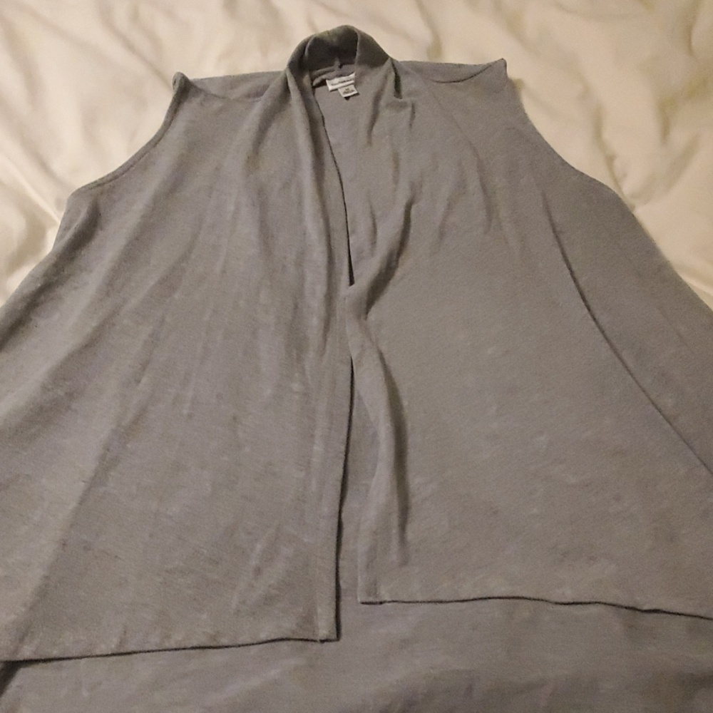 Croft & Barrow grey sleeveless vest. Size medium
